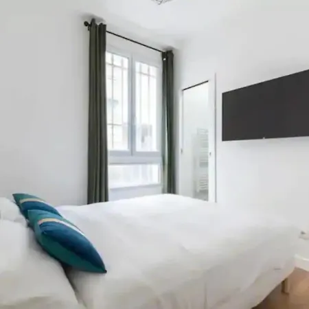 Apartment Roses Montmartre De Charme 2br Paris