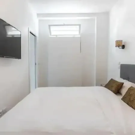 Roses Montmartre De Charme 2br Apartment *