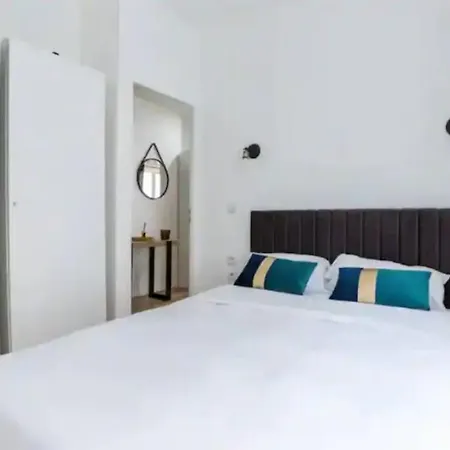 Roses Montmartre De Charme 2br Apartment Paris